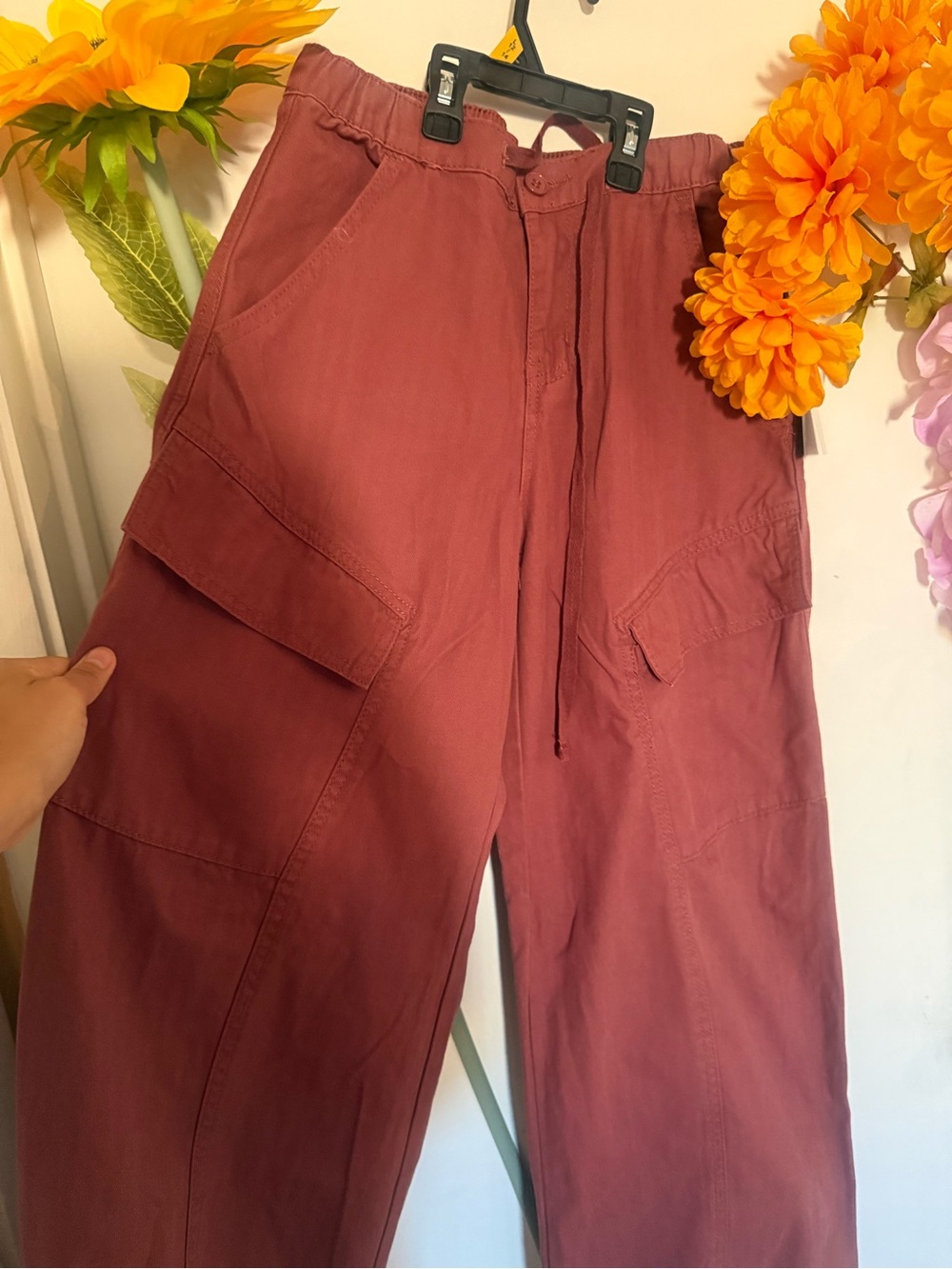 No Boundaries Wide-Leg Cargo Pants in Mauve